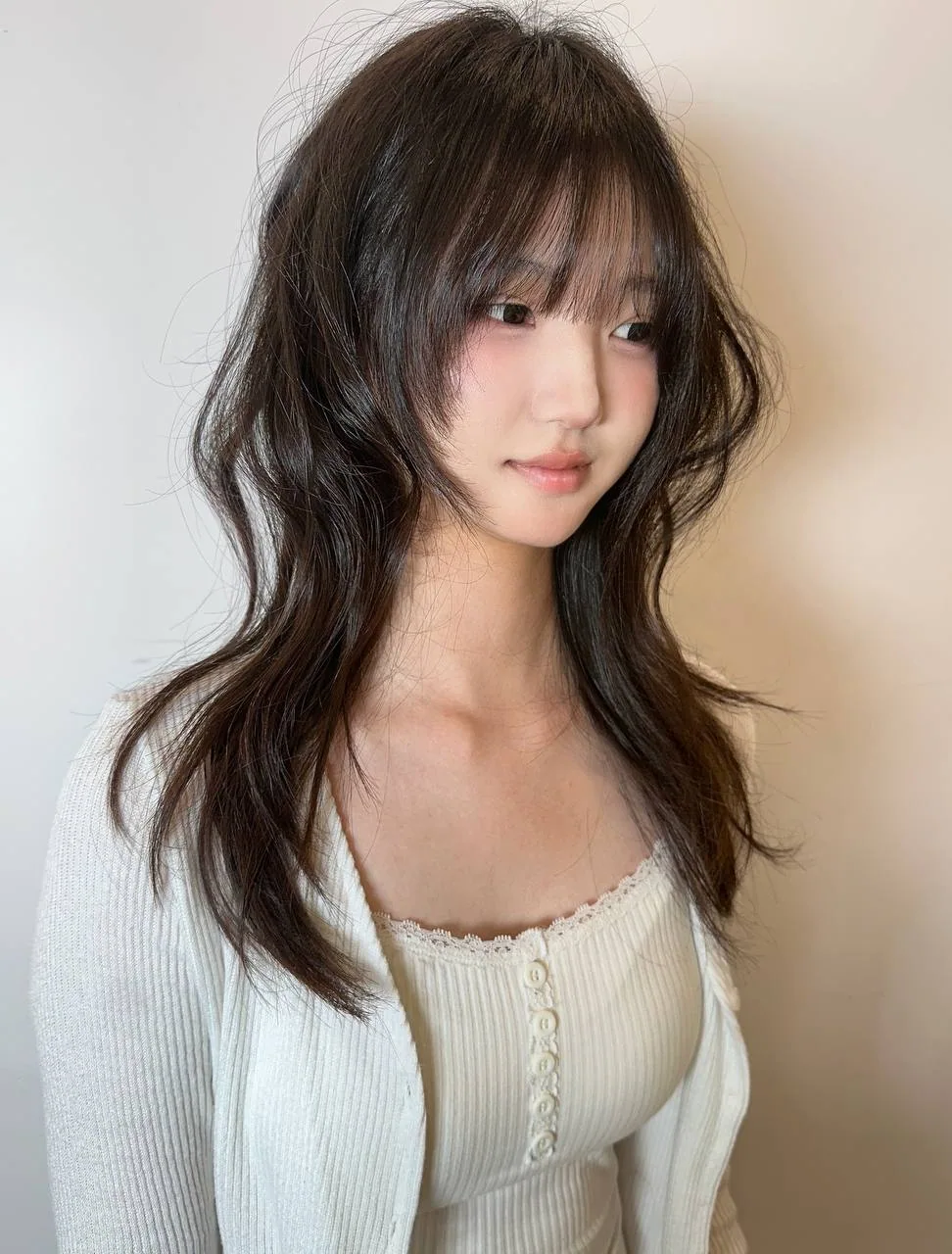 송다영 디자이너의 레이어드컷 브라운 컬러 헤어 작업 사진